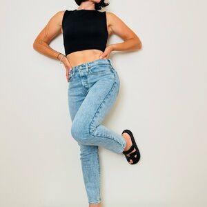 Vintage Levi’s Wedge Jeans – High-Rise, Relaxed Straight, Waist 27